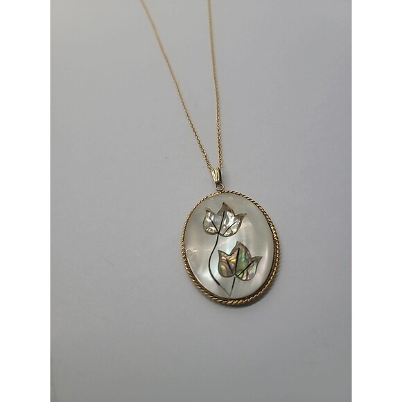 Vintage Gold Tone Mother of Pearl Pendant Necklace Abalone Inlay Leaf Design - Picture 11 of 16